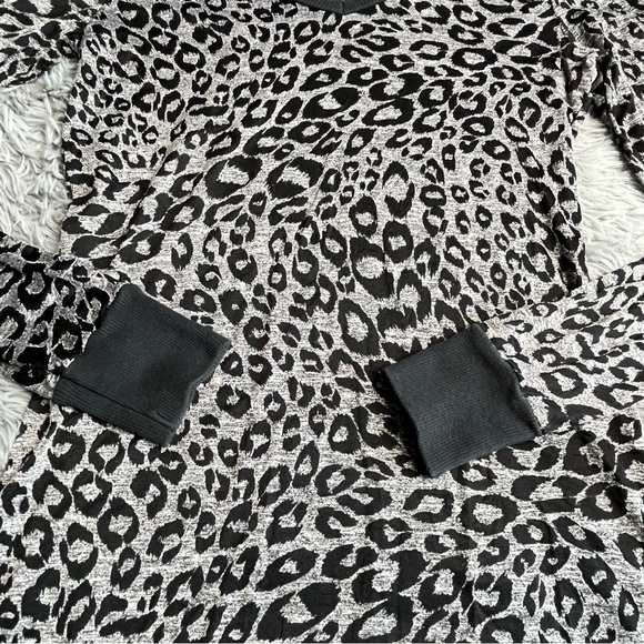 BKE Buckle Shirt Womens Large Cheetah Print Vneck Translucent Gray Black - Picture 2 of 7
